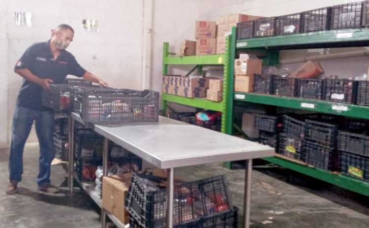 Voluntarios realizan importante labor en el Banco de Alimentos