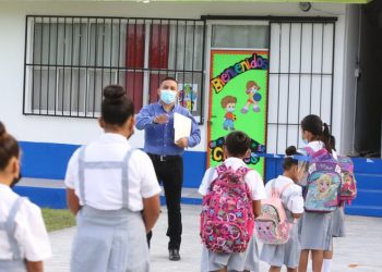 Regreso a clases presenciales será sin recreo y en turnos