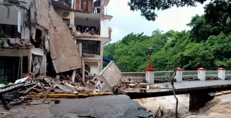 Fallece niño español tras el paso del huracán Nora en Puerto Vallarta