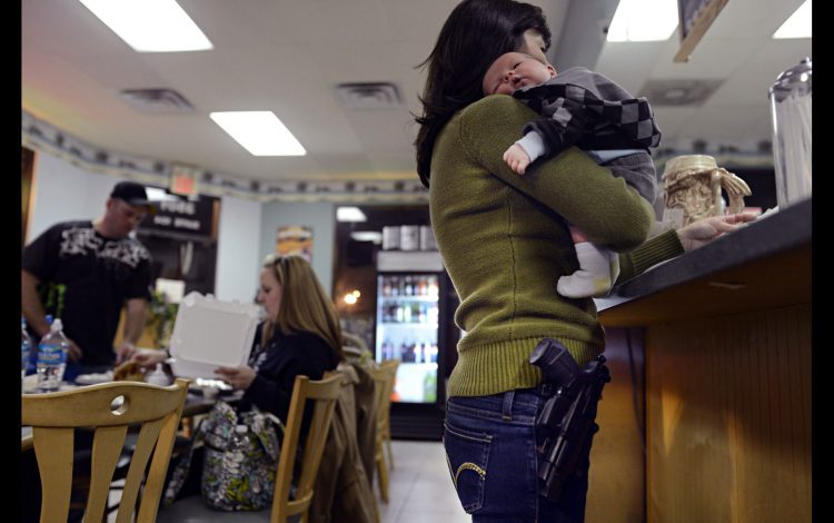 No aceptarán a personas armadas