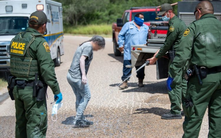 Sacan de vagones a indocumentados