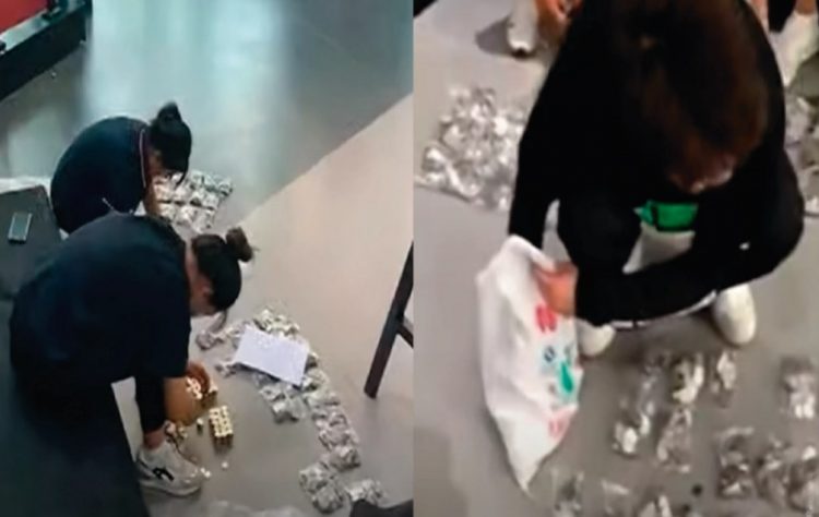 Un hombre paga con morralla un auto de más de 150 mil pesos