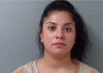 Mujer le dispara a su pareja pero no le atina