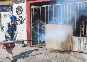 Sigue combate contra el dengue; piden a ciudadanía limpiar patios