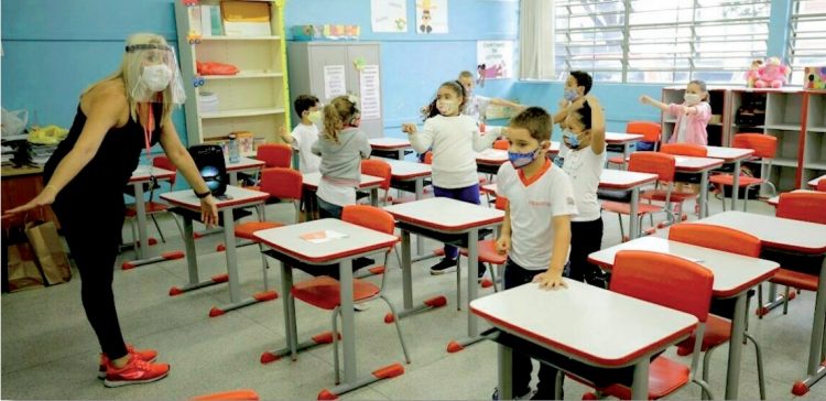 Pega Covid: Dan positivo 51 alumnos