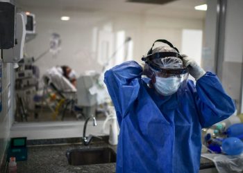 Hasta 8 trabajadores de la salud contagiados de covid-19 por semana