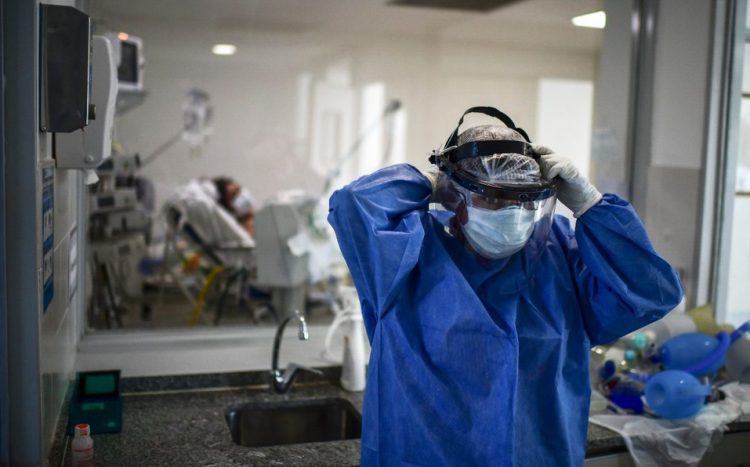 Hasta 8 trabajadores de la salud contagiados de covid-19 por semana