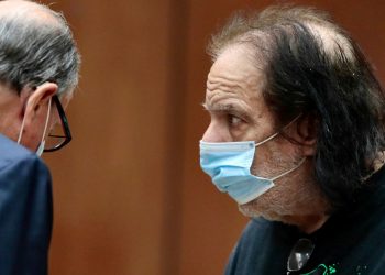 El actor porno Ron Jeremy es acusado de más de 30 cargos de agresión sexual contra 21 mujeres, incluida una menor