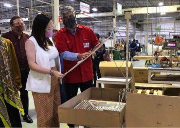 Se reúne Carmen Lilia con empleados de Backer Springfield