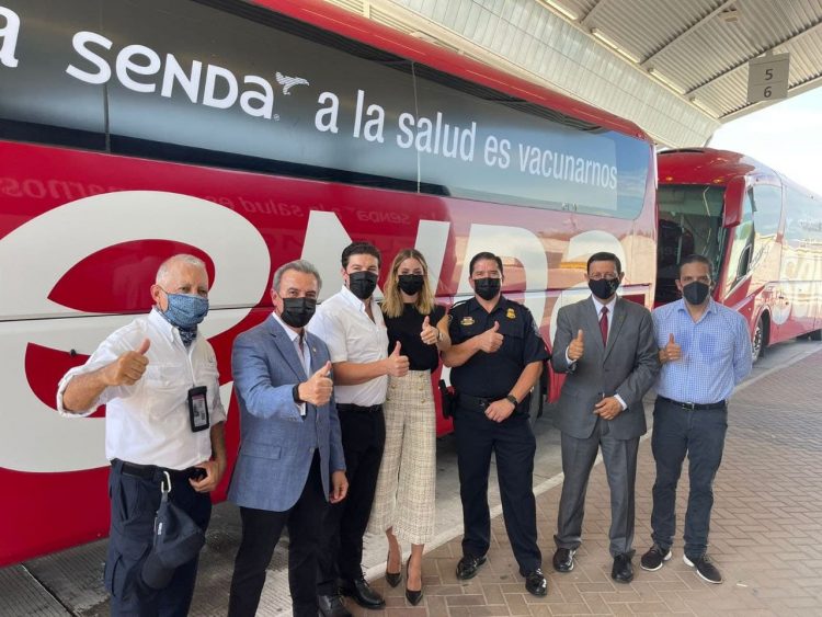 Vacunan en Laredo a 1,500 obreros neoleoneses