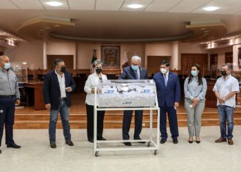 Gana profesor de Secundaria Técnica 57 el auto de rifa por ‘Día del Maestro’