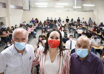 Apoyará Carmen Lilia a jóvenes a concluir estudios