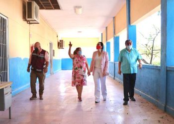 Emprende Carmen Lilia campaña de atención y limpieza en las escuelas