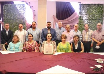 Se suman notarios al proyecto de Carmen Lilia Canturosas