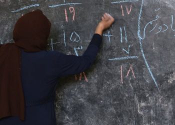 Afganistán: los talibanes excluyen a las niñas de la escuela secundaria
