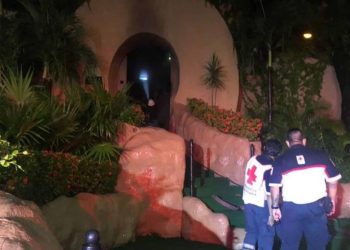 Incendio consume la icónica discoteca Baby´O en Acapulco