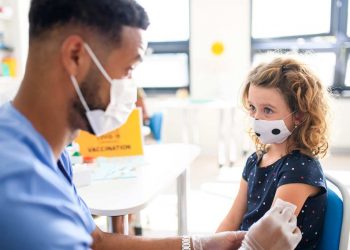 BioNTech lanzaría vacuna para niños de 5 a 11 años, en octubre