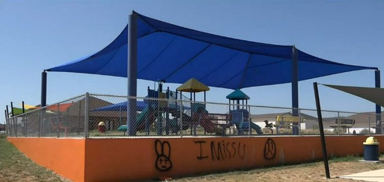 Grafiteros causan daños a parque y compiten en Tik Tok