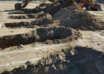 Inician construcción de más fosas Covid