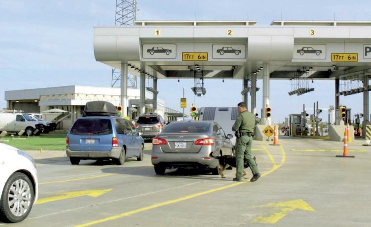 Cierran garitas migratorias por crisis en Del Río, Texas
