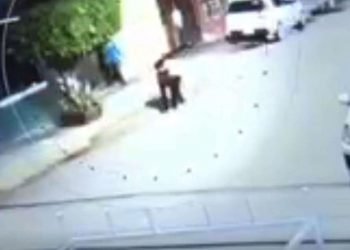 VIDEO | Así fue el momento en que mujer apuñaló a sus hijos en Irapuato