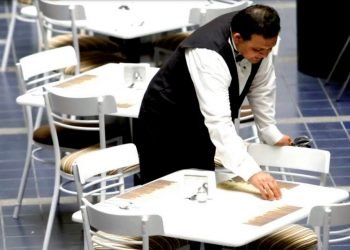 Negocios piden a sus empleados se vacunen