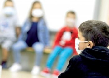 Ahora pega covid a jóvenes y niños