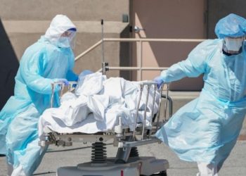 Siete niños quedan huérfanos tras morir sus padres de Covid-19; no se vacunaron