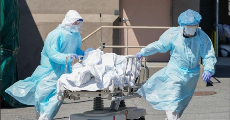 Siete niños quedan huérfanos tras morir sus padres de Covid-19; no se vacunaron