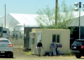 Abren carpas para proceso de inmigrantes