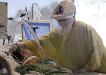 Suman dos muertes más por COVID