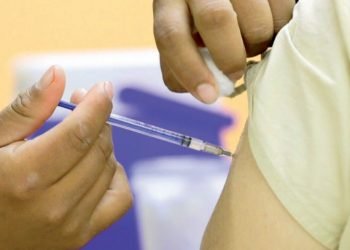 Aplicarán primeras dosis a rezagados, el domingo