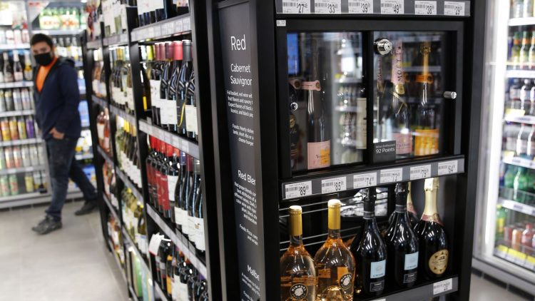 Desde esta semana habrá venta de cerveza y vino los domingos