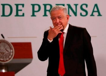 AMLO asegura que cancelará sus cuentas de Facebook, Twitter y su teléfono cuando termine su mandato