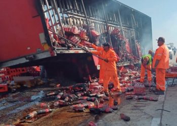 Arde camión en la autopista La Gloria-Nuevo Laredo
