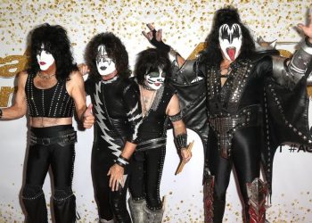 Kiss pospone de nuevo su gira, Gene Simmons y Paul Stanley tienen Covid