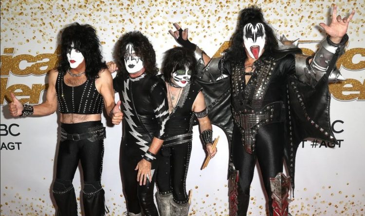 Kiss pospone de nuevo su gira, Gene Simmons y Paul Stanley tienen Covid