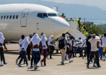 Repatrían a haitianos también desde Laredo