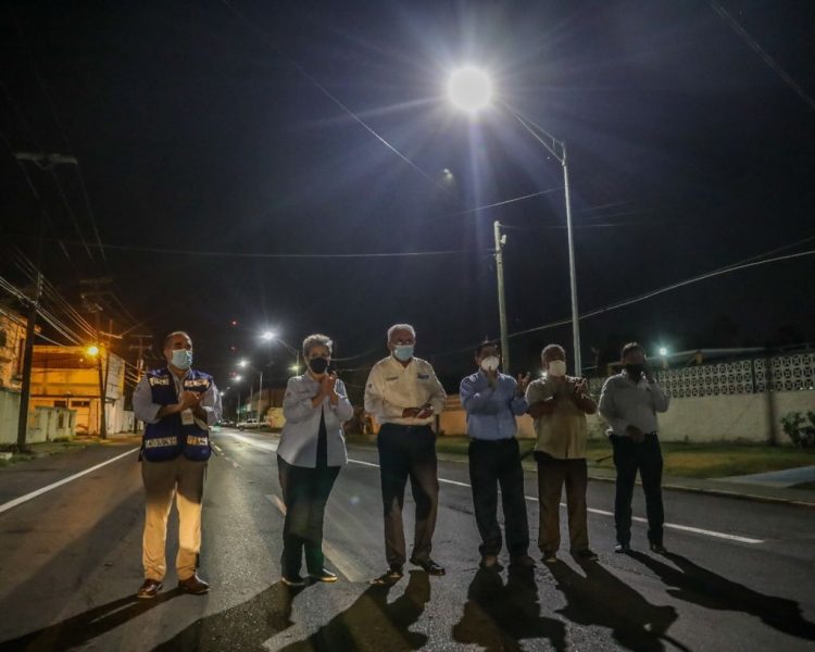 Inaugura Sanmiguel sistema de alumbrado en sector Centro