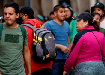 Pfizer estima que el mundo volverá a la normalidad en un año gracias a vacunas contra COVID