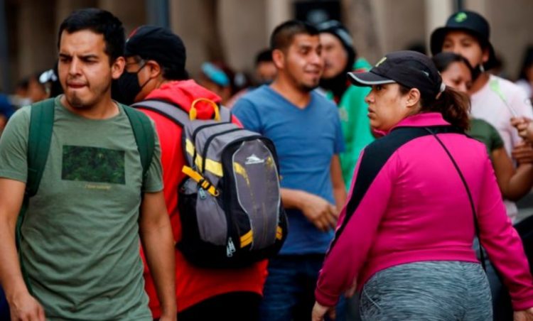 Pfizer estima que el mundo volverá a la normalidad en un año gracias a vacunas contra COVID