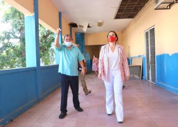 Carmen Lilia beneficia a 100 escuelas con campaña de limpieza