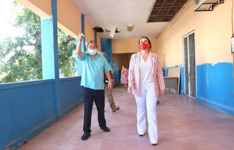 Carmen Lilia beneficia a 100 escuelas con campaña de limpieza