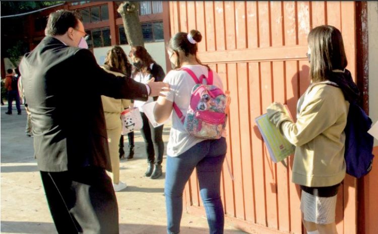 Frena covid regreso a clases