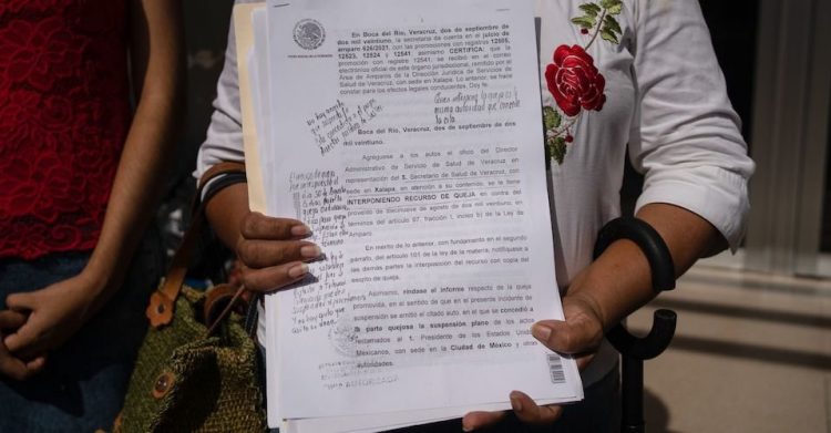 Sí hay forma de amparar niños para vacuna: abogado