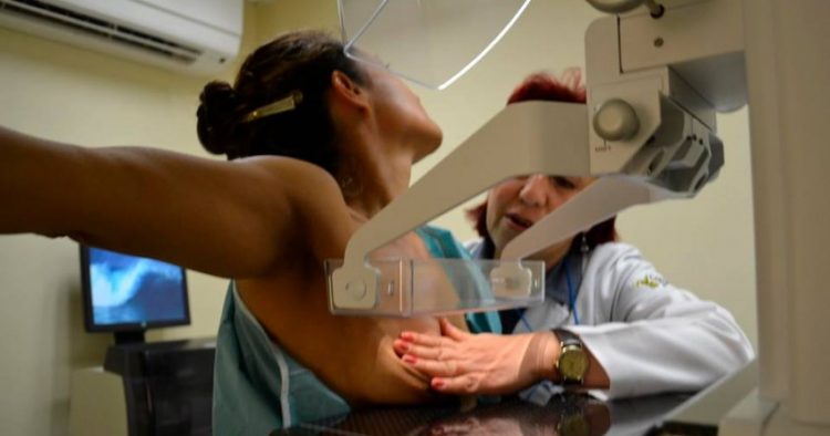Es cáncer de mama, de las principales causas de decesos en mujeres