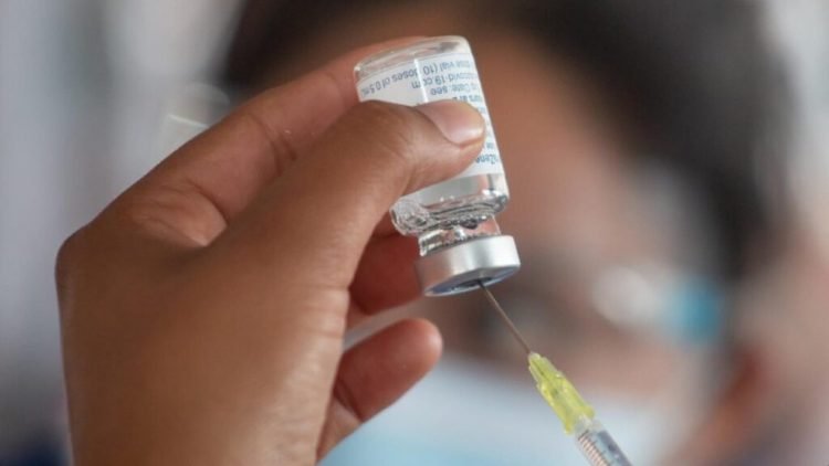 Aplicarán dosis pendientes de vacuna Sinovac y Pfizer