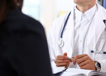 El indignante diagnóstico de un ginecólogo a una joven de 19 años: «Enfermedad actual; homosexual»