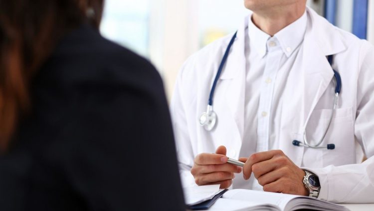 El indignante diagnóstico de un ginecólogo a una joven de 19 años: «Enfermedad actual; homosexual»