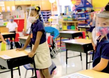 Exigirán a estudiantes estén vacunados contra el Covid